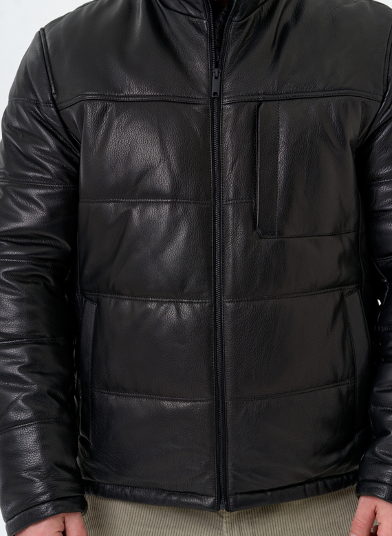 Куртка из натуральной кожи черного цвета