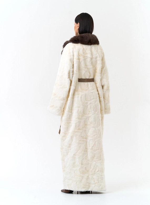 Длинная шуба с воротником из меха песца фото