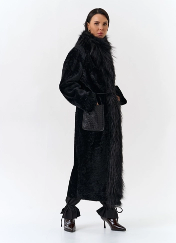 Женская дубленка с отделкой из меха лисы фото