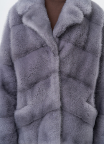 Короткая норковая шуба с английским воротником