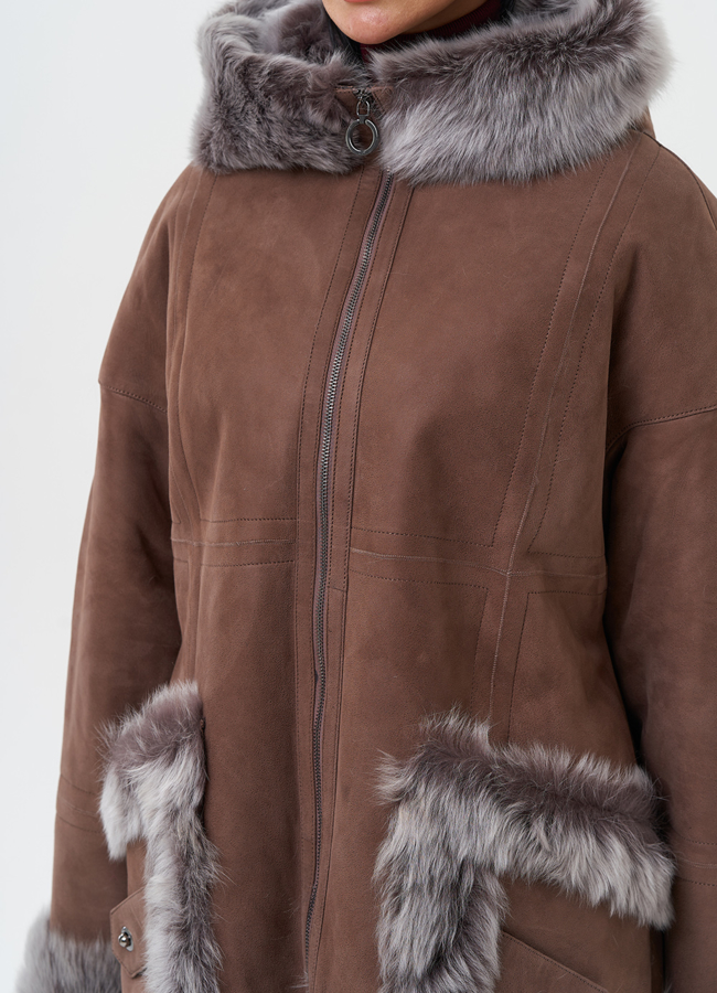 Натуральная дубленка с капюшоном модель № 28700 универмаг малина