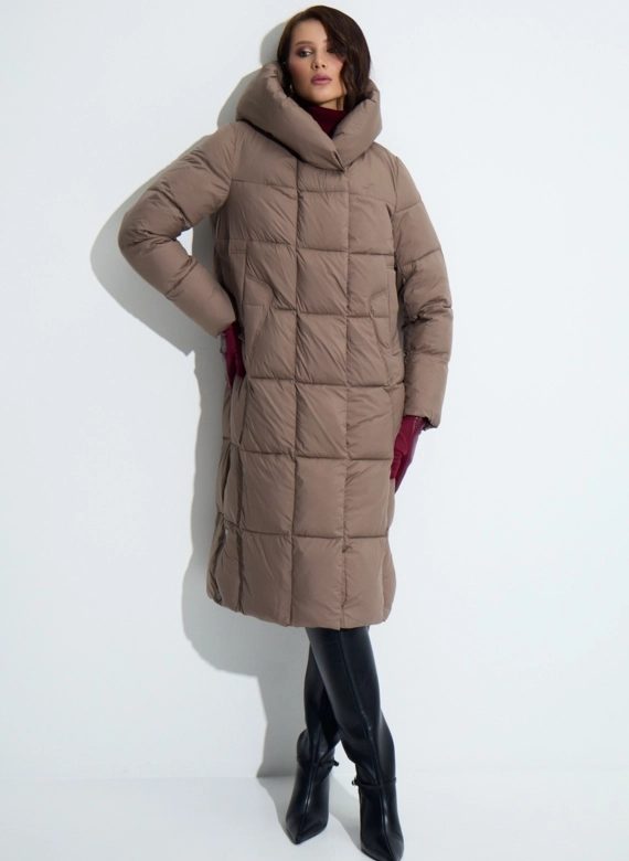 Женский пуховик с капюшоном фото