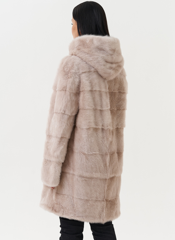 Светлая норковая шуба с капюшоном