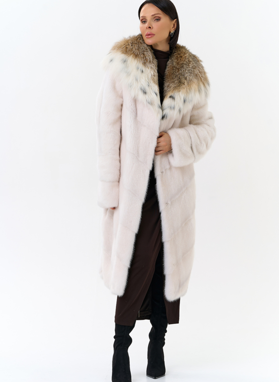Светлая шуба с рысью