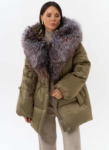 Женский пуховик с капюшоном из меха блюфрост