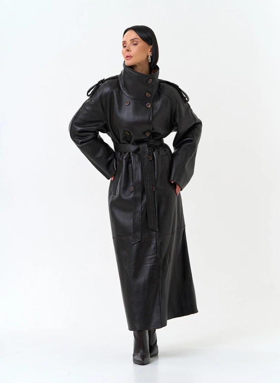 Женская дубленка из натурального меха с воротником стойкой фото