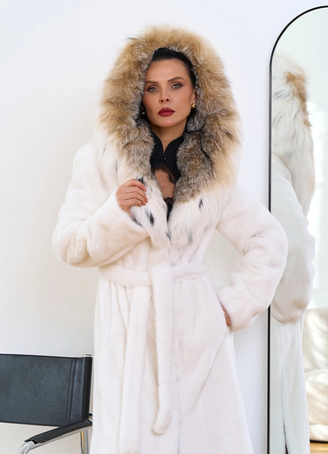 фото Шуба из белой  норки с капюшоном из рыси модель № 31381 фото