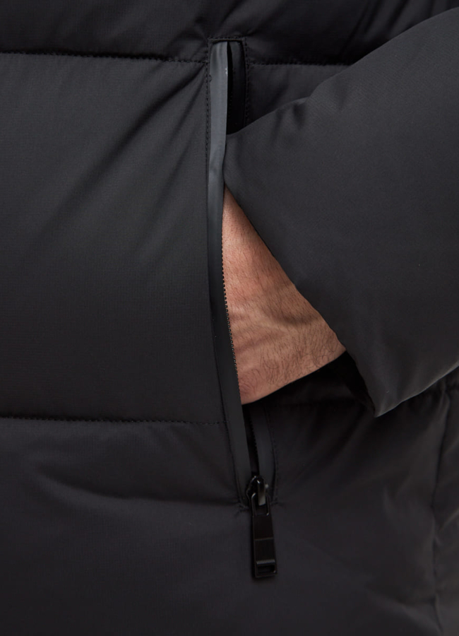 Мужской пуховик черного цвета  модель № 32033 универмаг малина