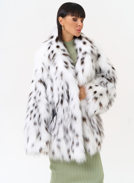 Белая шуба из меха лисы с поясом