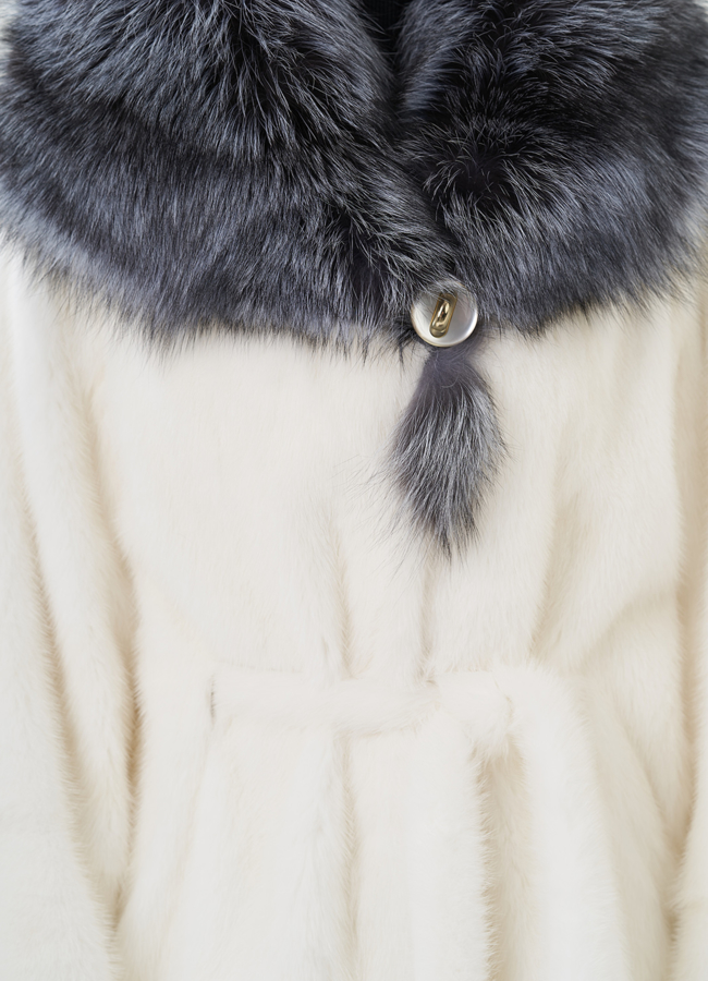 Шуба из норки белого цвета модель № 25695 в рассрочку