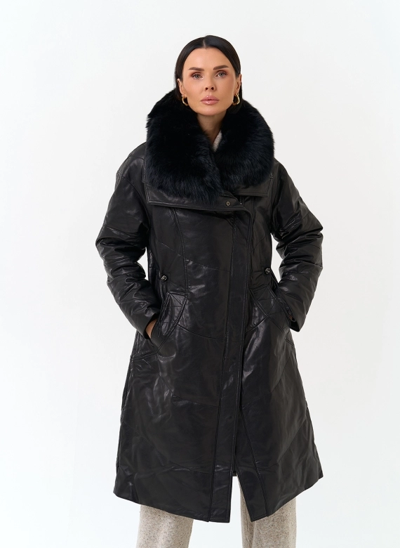 Женский кожаный пуховик с отделкой из меха лисы фото
