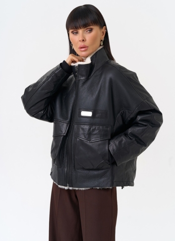 Женский пуховик из натуральной кожи с отделкой из овчины